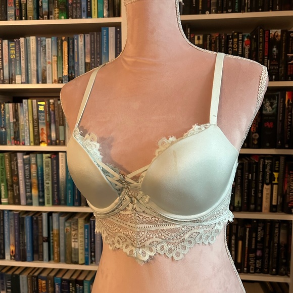 light blue lace vintage bra - Picture 5 of 8